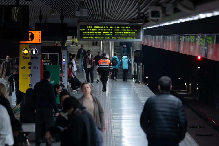 Los Mossos identifican a 135 personas en un dispositivo en el metro de Barcelona