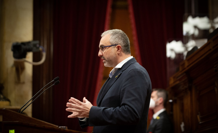 Junts critica en el Parlament la 