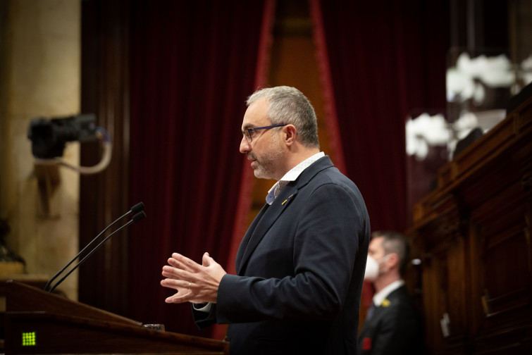 Junts critica en el Parlament la 