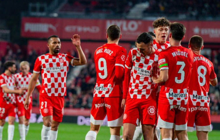 El Girona mantiene viva su fe en Europa ganando a Las Palmas (2-1)