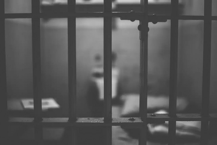 A prisión por retener y agredir sexualmente a una mujer en una barraca