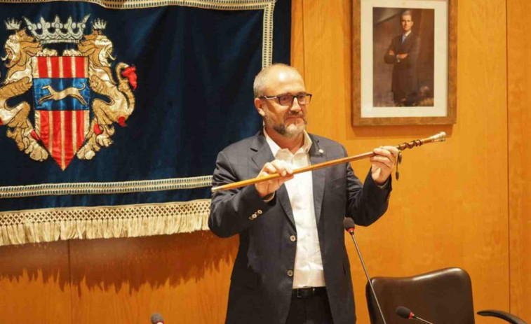 ¡Caos en Cambrils! El alcalde del PSC expulsa a un concejal de Junts y pone en jaque al gobierno