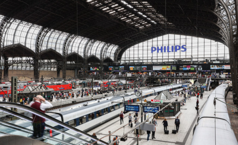 Al menos un muerto y 25 heridos tras chocar un tren con un camión en Alemania