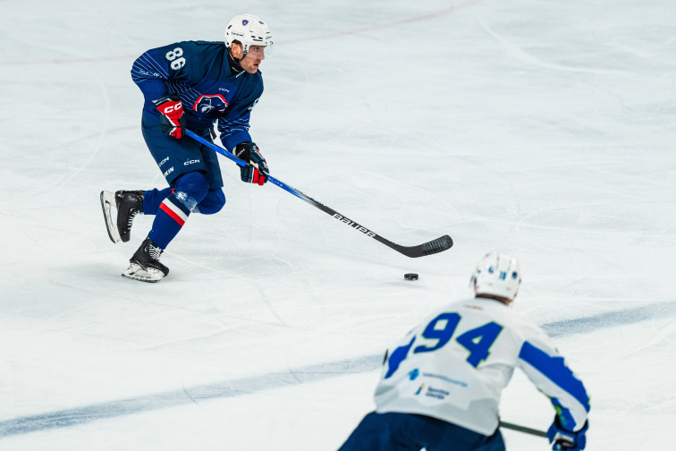 Un padre agrede a dos árbitros juveniles durante un partido de hockey hielo en Estados Unidos