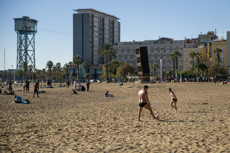 Barcelona exigirá hablar catalán para gestionar los chiringuitos de sus playas a partir de 2026