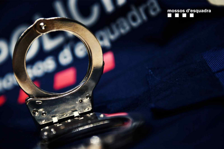 Escándalo en L'Ametlla de Mar: detenido un agente de viajes por estafar a estudiantes y clientes