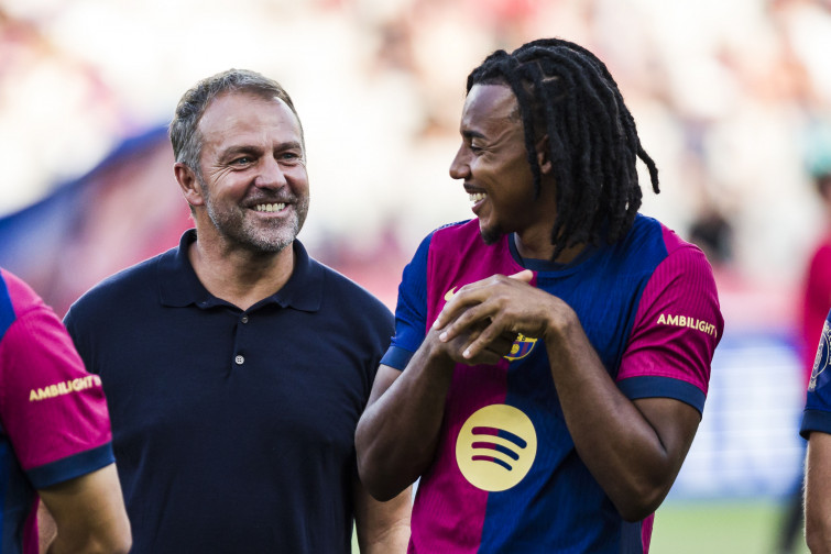 Flick señala en rueda de prensa a un jugador del Barça tras castigarle por un nuevo retraso