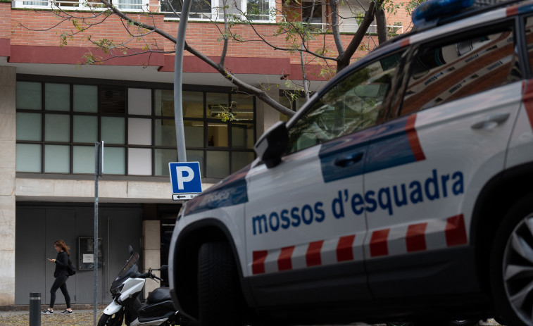 Mueren dos personas al caer a un barranco tras huir de los Mossos en un coche robado en Barcelona