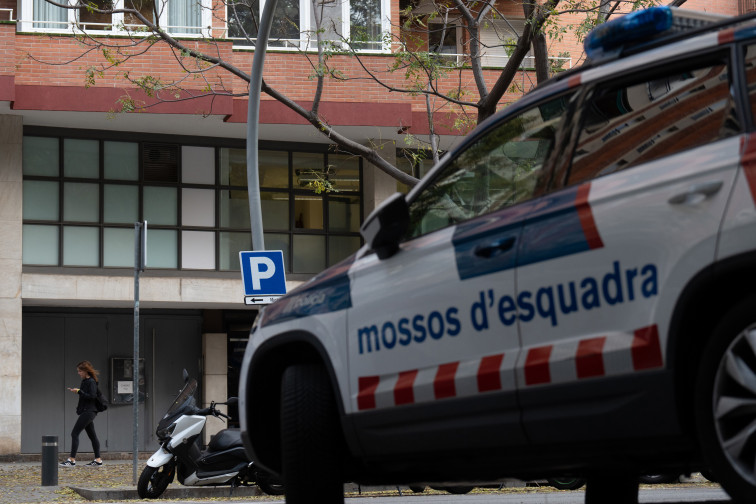 Mueren dos personas al caer a un barranco tras huir de los Mossos en un coche robado en Barcelona