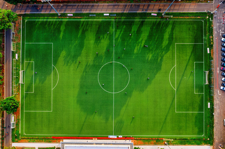 El Barcelona afianza el liderato y el Espanyol respira con una victoria clave