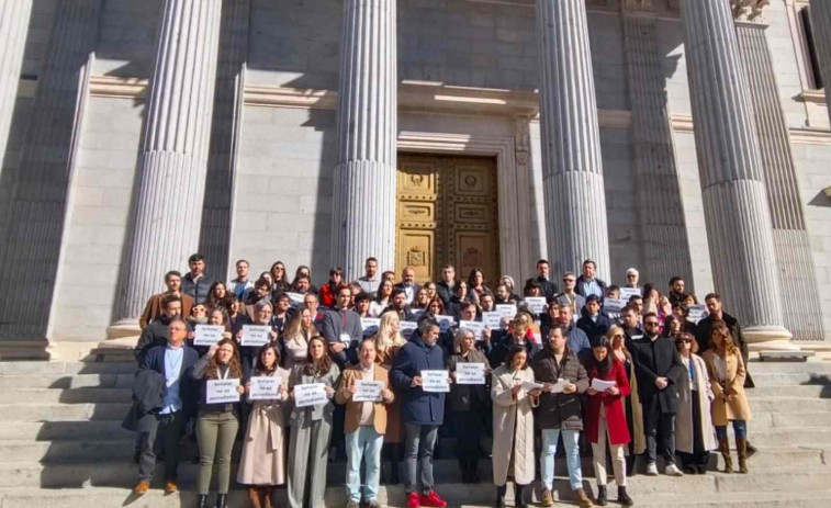 ¿Bulos en el Congreso? Los periodistas se enfrentan a Vito Quiles y Bertrand Ndongo