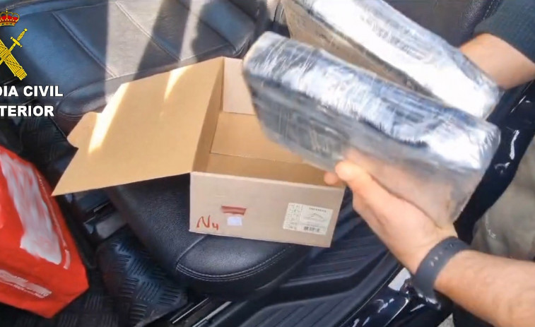 Detenidos en Barcelona dos pasajeros de un taxi por ocultar 2,4 kg de cocaína