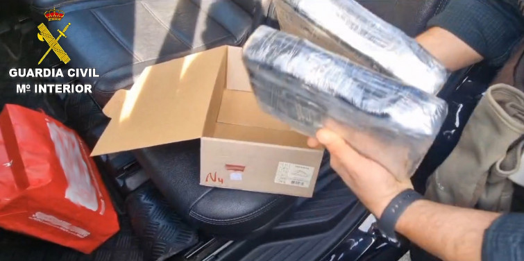 Detenidos en Barcelona dos pasajeros de un taxi por ocultar 2,4 kg de cocaína