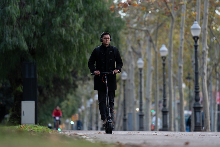 Barcelona multa a 2.943 patinetes eléctricos en el primer mes de la nueva Ordenanza de circulación