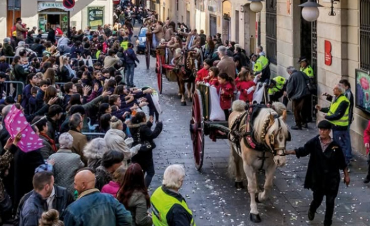 La tradición sigue más viva que nunca: la Vila de Gràcia de Barcelona vibra con Sant Medir