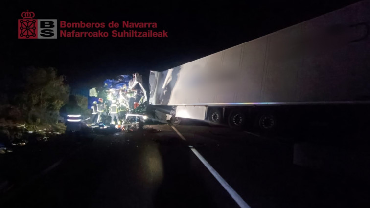 Mueren 4 personas en un choque frontal entre dos camiones en Fitero (Navarra)