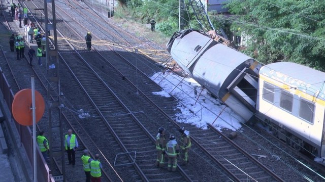 El tren accidentado en O Porriño iba a 118 km/hora en una vía secundaria limitada a 30