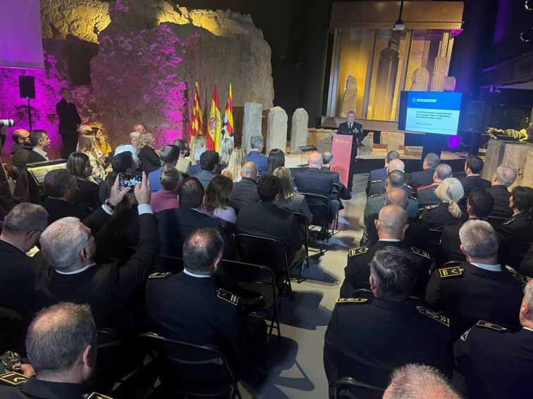 Badalona reconoce la trayectoria de Conrado Fernández, histórico superintendente de la Guàrdia Urbana