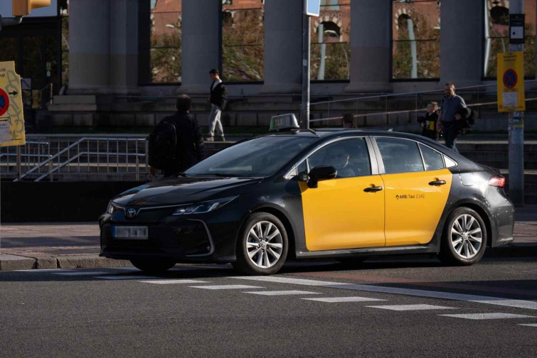 Roban un taxi a punta de navaja en Barcelona y aparece horas después en Marsella