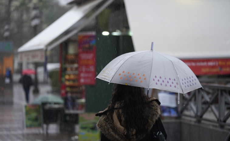 El 8M se celebrará pasado por agua, con avisos por lluvia, nieve, viento y olas en 16 provincias y Ceuta