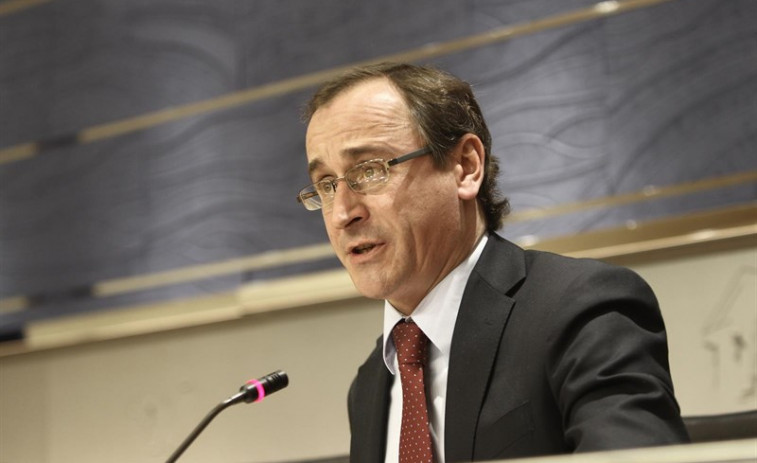 Alonso cree que el PP debería expulsar a Barberá si ella no se va