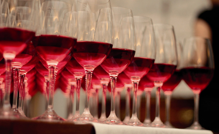 Trump amenaza con un arancel del 200% al vino y otras bebidas alcohólicas de la UE