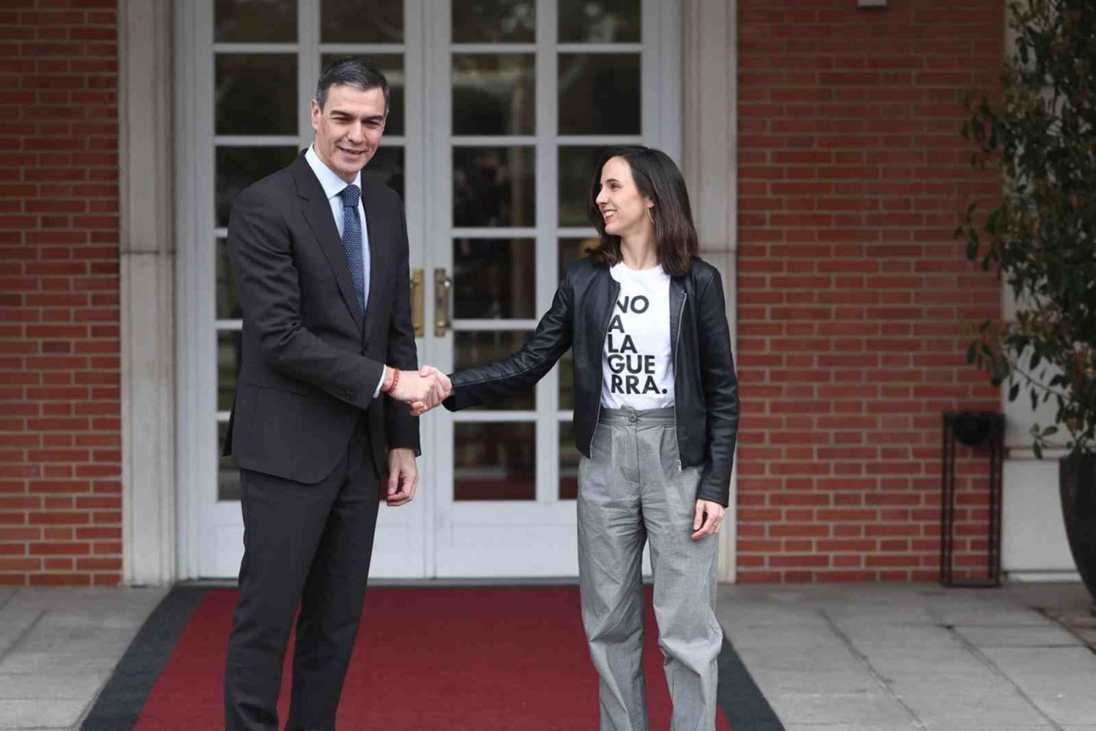 Pedro Sánchez con Ione Belarra (1)
