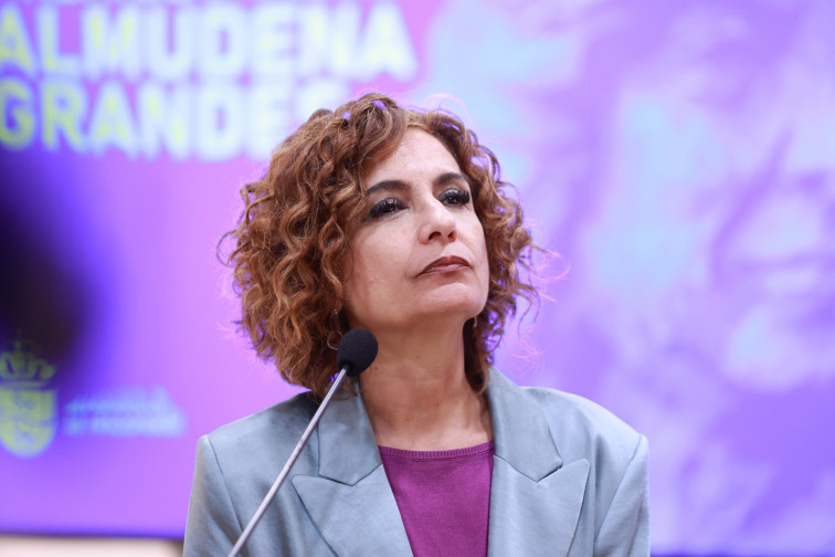 Montero dice que aplicaría ya la amnistía a Puigdemont para que viviera en España y 