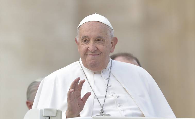 El Papa continúa estable en el hospital, con 