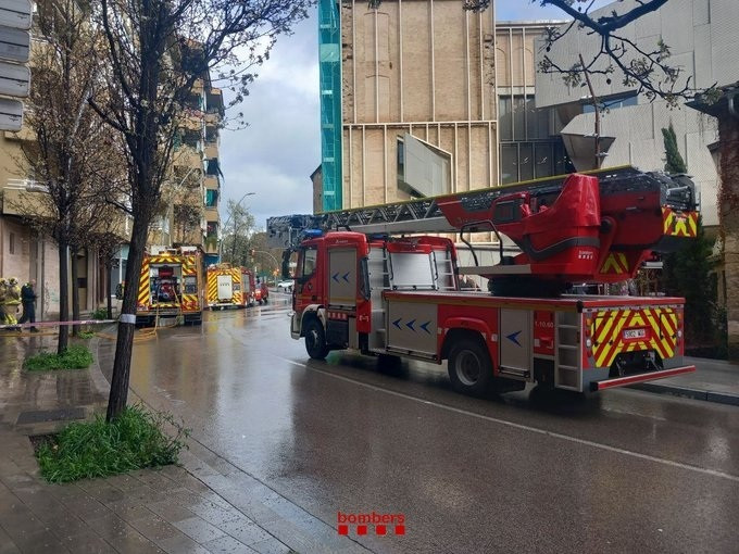 Una persona afectada en un incendio en una vivienda de Manresa