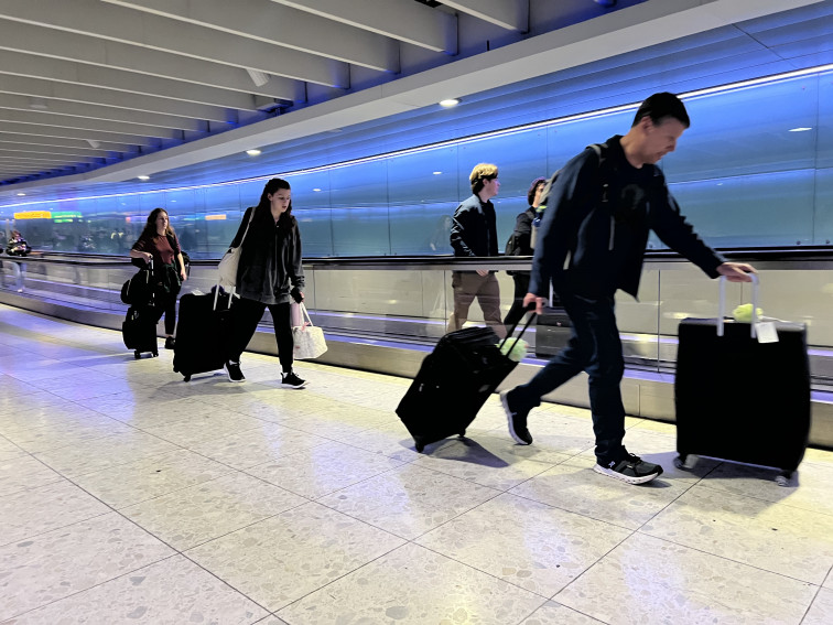 Heathrow retoma sus vuelos tras la suspensión: la actividad aérea vuelve a la normalidad