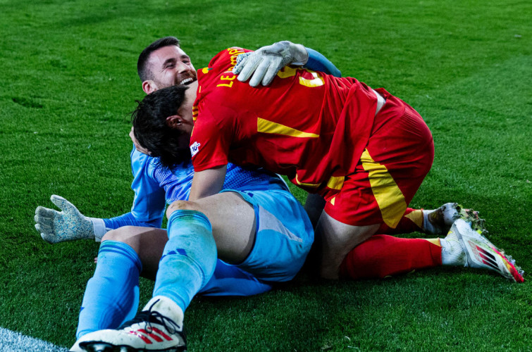 Los penaltis salvan a España tras un partido loco contra Países Bajos