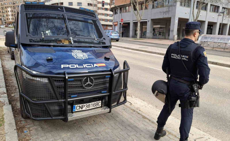¡Héroe anónimo! Un hombre encuentra 19.000 euros en la basura y los devuelve a la Policía