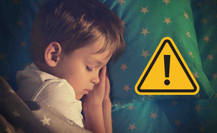 Un niño alerta a su niñera sobre un ‘monstruo’ bajo la cama y descubre a un hombre escondido