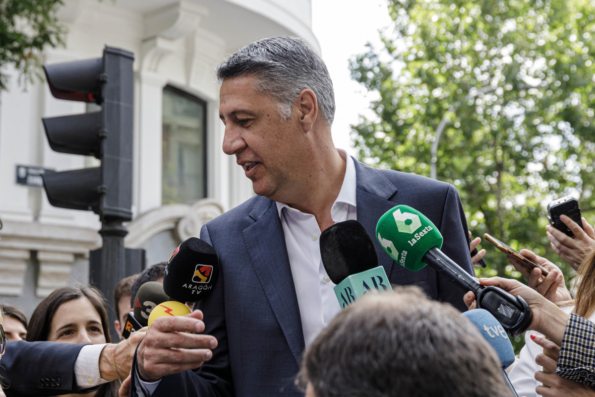 Archivo - El exalcalde de Badalona (Barcelona) y líder del grupo municipal del PP en el Ayuntamiento, Xavier García Albiol, atiende a medios a su llegada a la Junta Directiva del PP, en la sede de G