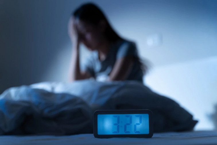 ¿Problemas para dormir? ¡Revisa si haces esto por la noche!