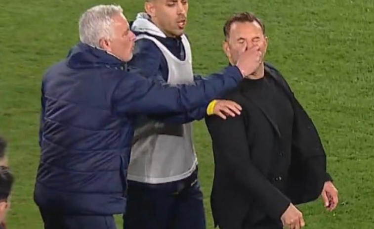 VÍDEO | ¡Mourinho la vuelve a liar en Turquía!: agresión al entrenador del eterno rival