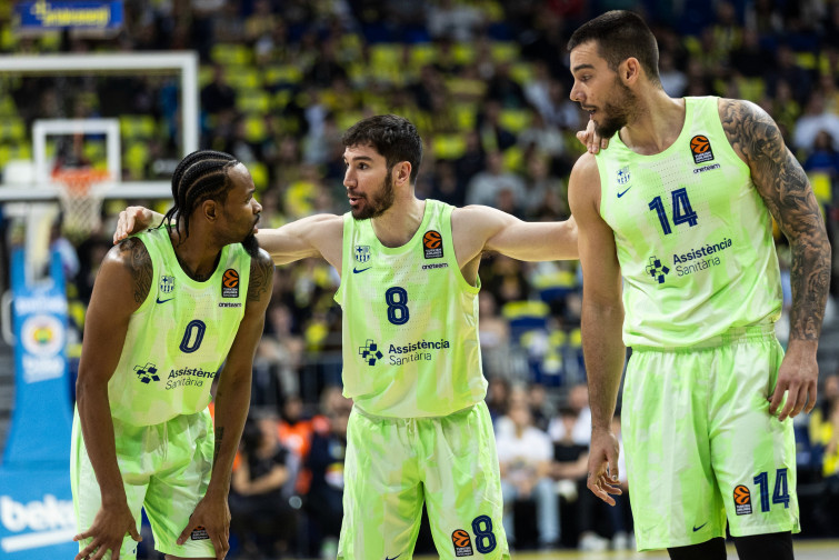 El Barça se impone al Fenerbahce con una remontada de orgullo en Estambul y se acerca al playoff