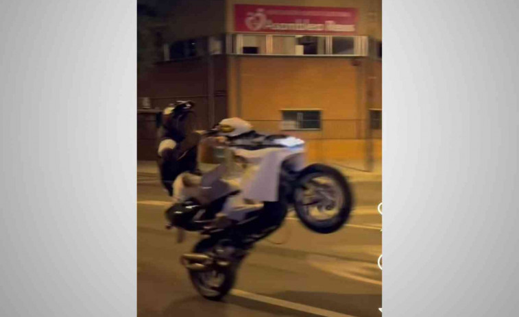 Hace un vídeo pasándose de listo con la moto y acaba multado con 2.000 euros en Reus