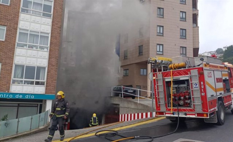 Rescate de emergencia en A Coruña tras un incendio en el barrio de la Sagrada Familia
