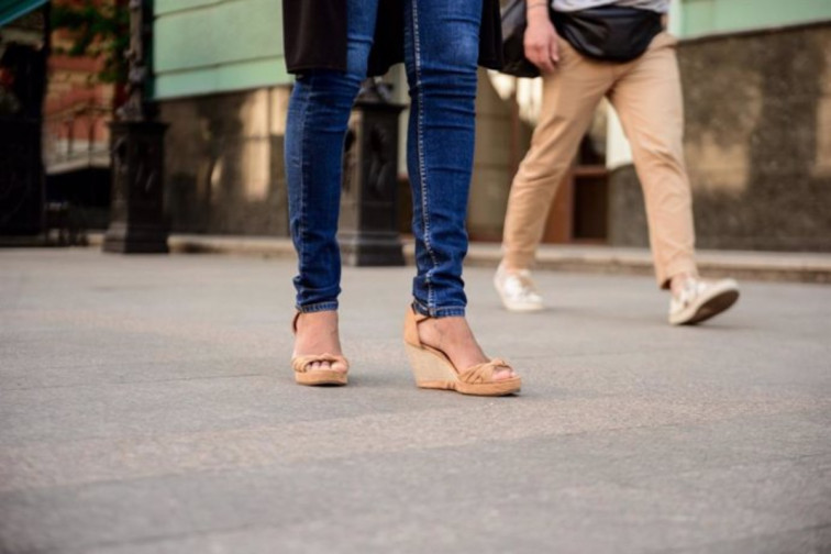 Caminar al menos 5.000 pasos cada día tiene beneficios: esto es lo que han descubierto los expertos