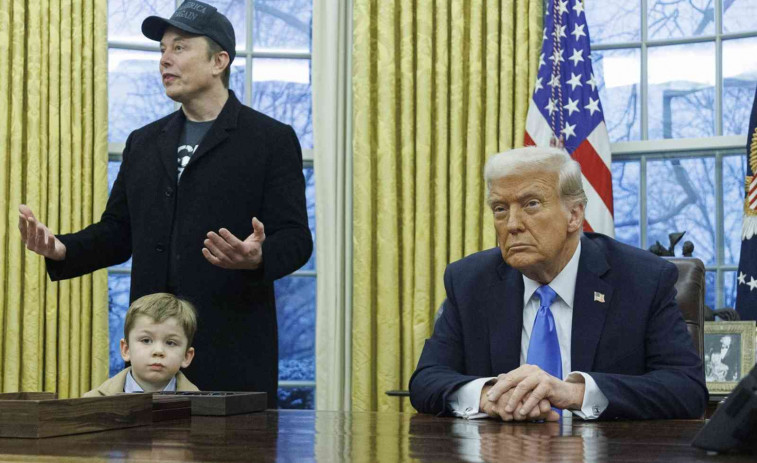 Elon Musk estalla contra el asesor comercial de Trump: “Es más tonto que un saco de ladrillos”