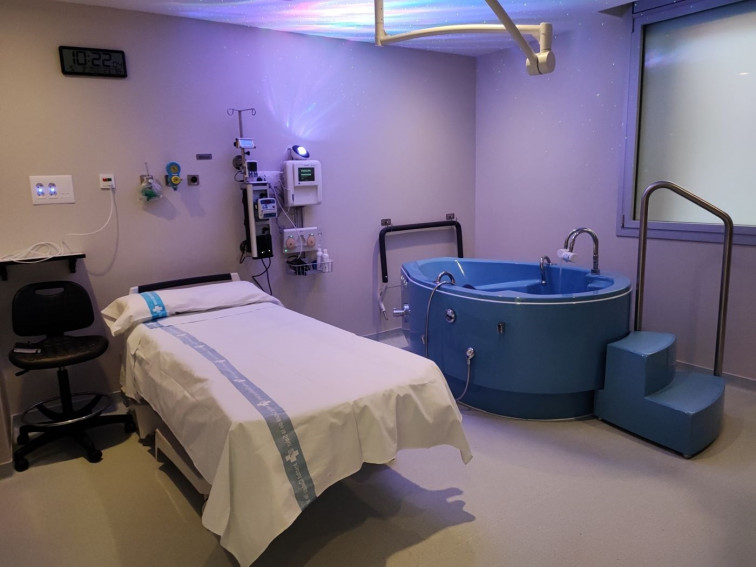 El Hospital Trueta de Girona incorpora una bañera de hidroterapia para partos en el agua