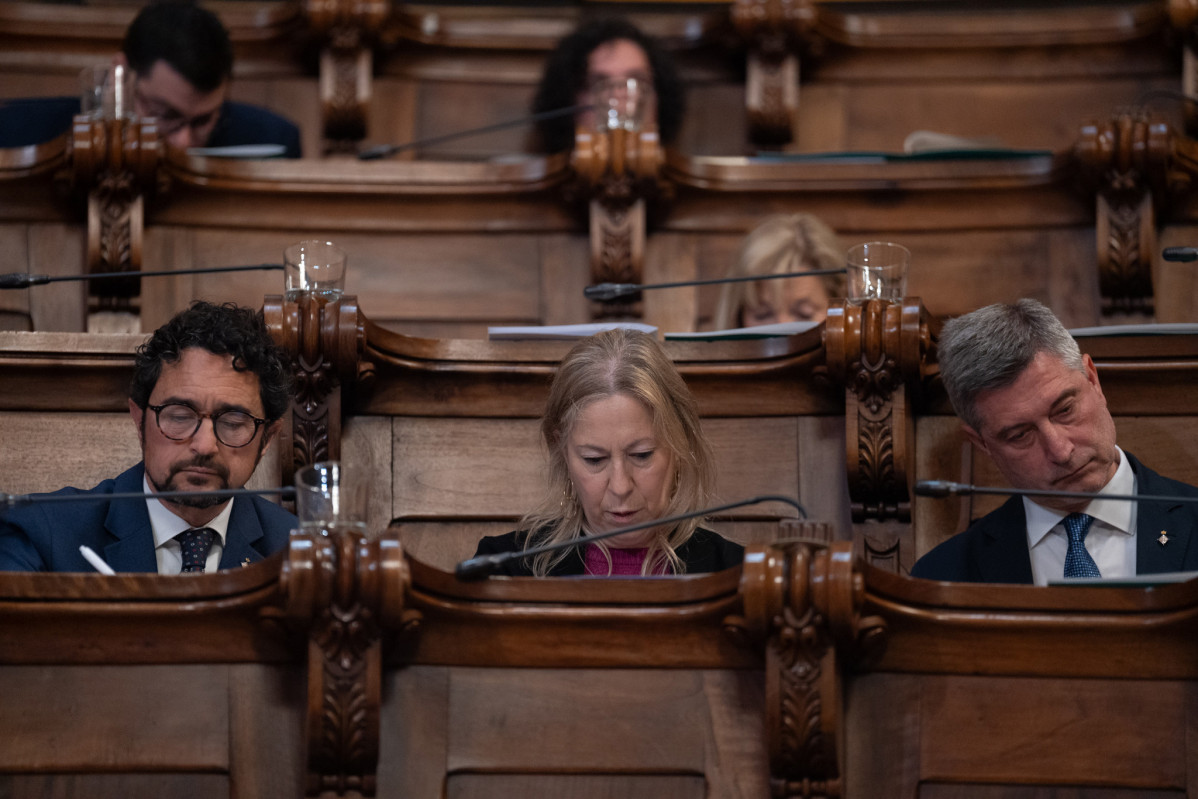 Damià Calvet junto a Neus Munté y Jordi Martí (Junts) en un pleno