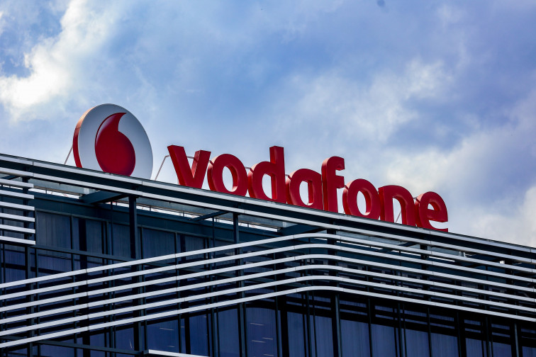 Caixabank valora en 8.700 millones las alianzas de fibra óptica de Vodafone con Masorange y Telefónica
