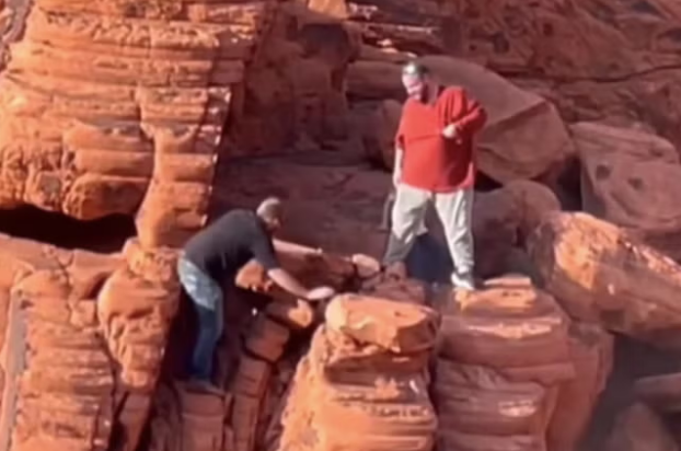 VÍDEO | Destrozan una roca milenaria y ahora se enfrentan a 10 años de cárcel y 100.000€ de multa