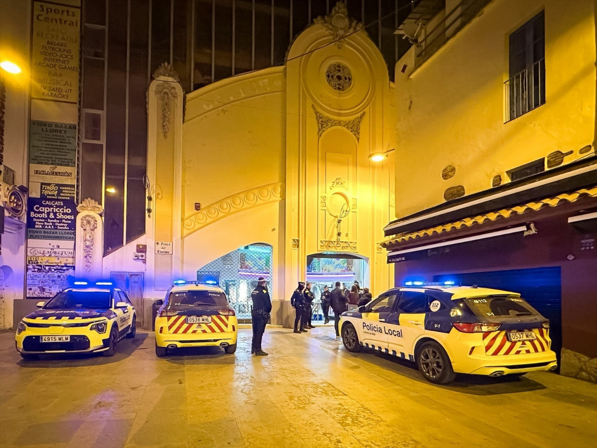 EuropaPress 6646270 agentes policia local lloret mar girona dispositivo policial placa carme