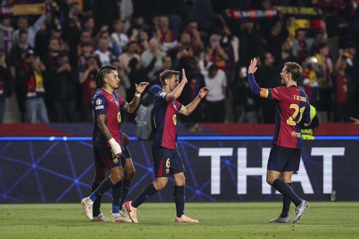 EuropaPress 6636234 pablo martin gavira gavi frenkie jong and raphinha dias belloli of fc (1)