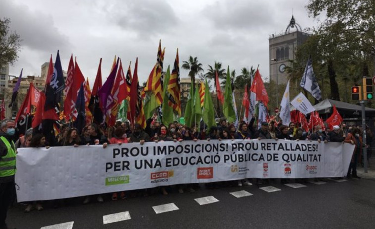 USTEC reclama bajar ratios y no cerrar líneas para evitar la segregación en las escuelas públicas de Catalunya