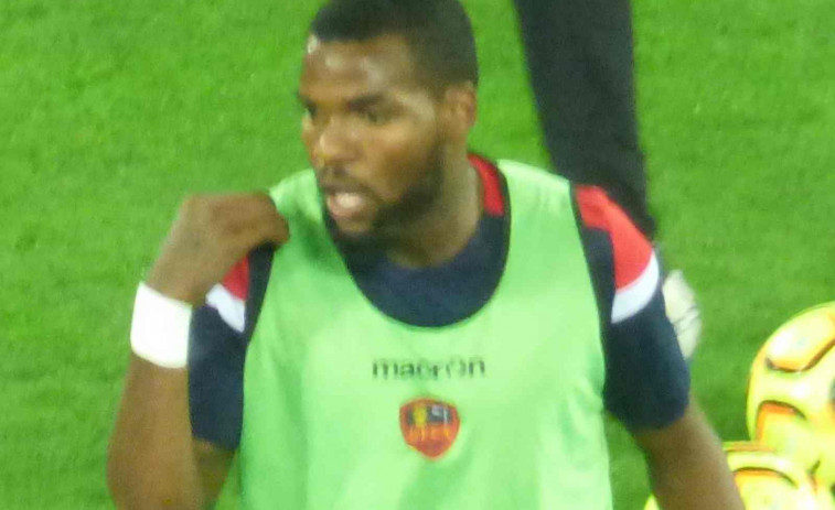 Tragedia en el fútbol: fallece un jugador internacional en activo tras caer de un undécimo piso